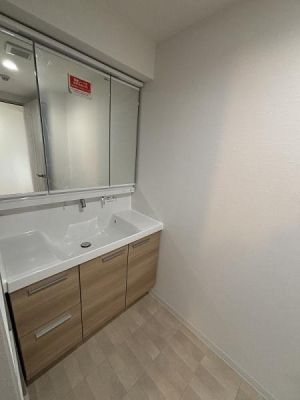 ���ʑ�E���ʏ� �V���v���ȃX�^�C���̐��ʑ�B 