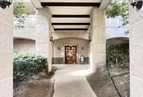 �G���g�����X -