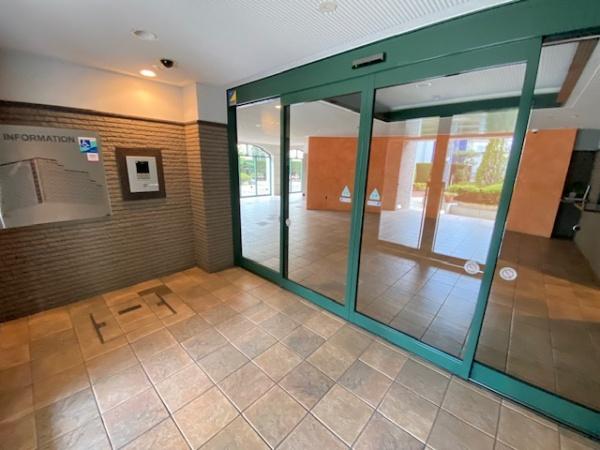 ���r�[ �������ɂ��ӂꂽ�G���g�����X���r�[�ł���