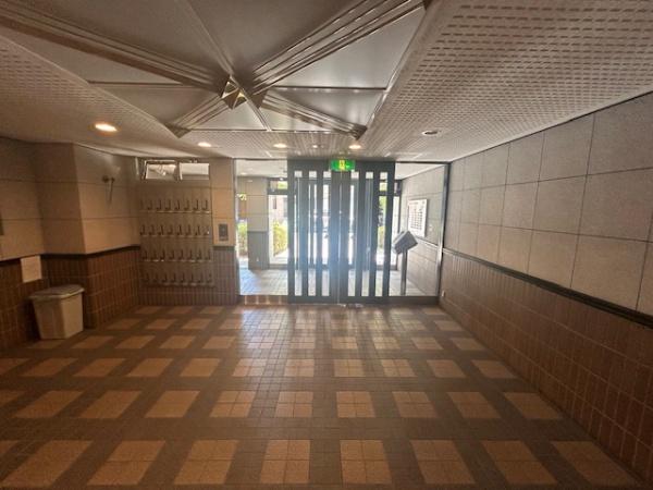 ���r�[ �������ɂ��ӂꂽ�G���g�����X���r�[�ł���