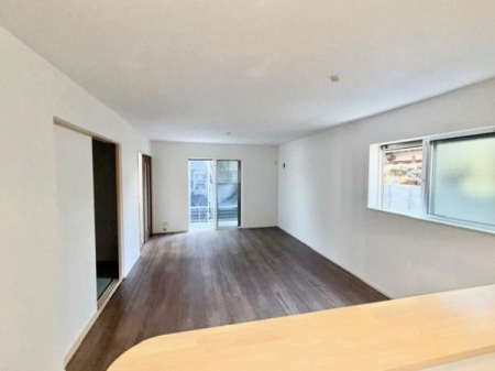 ���r���O -