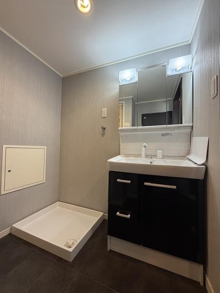 ���ʑ�E���ʏ� �@�\�I�ł���Ȃ���V���v���ȃX�^�C���̐��ʉ��ϑ�B 