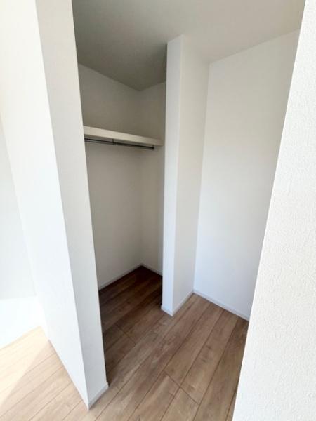 ���[ �E�I�[�N�C���N���[�[�b�g��e�ʂŗm���ȊO�̂��ו��Ȃǎ��v���Ă������̐����X�y�[�X�͂�������ƕЕt���܂��ˁB