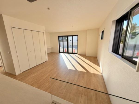 ���r���O �J�E���^�[�L�b�`���ŉƑ��Ƃ̉�b����