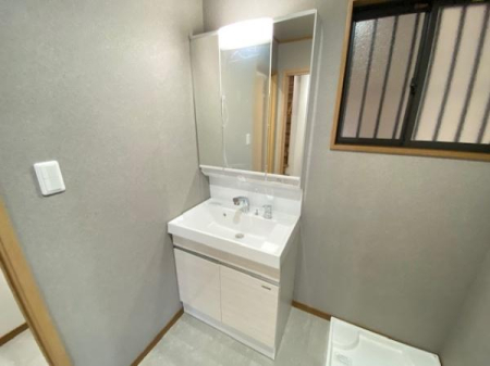 ���ʑ�E���ʏ� �@�\�I�ł���Ȃ���V���v���ȃX�^�C���̐��ʉ��ϑ�� 