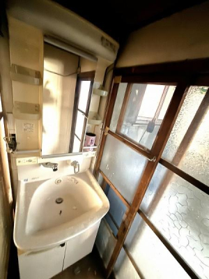 ���ʑ�E���ʏ� �@�\�I�ł���Ȃ���V���v���ȃX�^�C���̐��ʉ��ϑ�� 