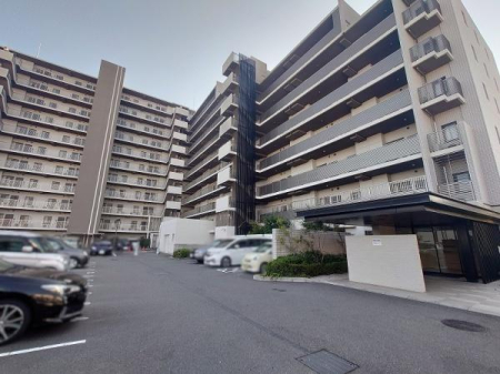 ���n�O�ώʐ^ ��`�ʂ肩��1�{�������Z������Ԓn��Ɉʒu���Ă��܂��B�ߗׂɂ̓X�[�p�[�A�R���r�j������A����������قǋ߂��A�Z���̗ǂ����n�ł��B