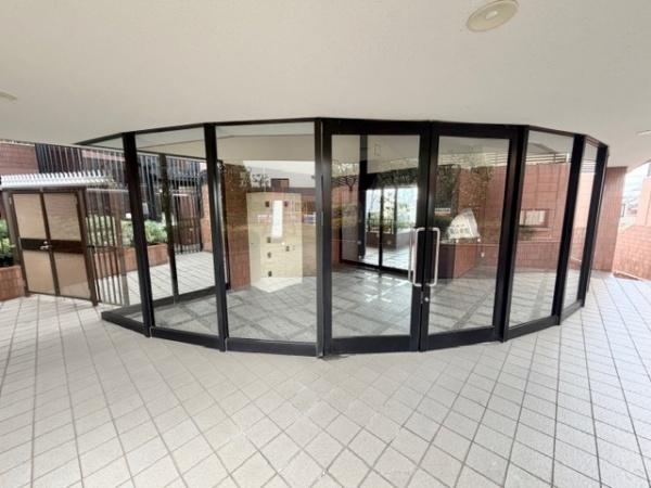 �G���g�����X �I�[�g���b�N�ݔ���h�ƃJ�����̐ݒu������Z�L�����e�B�[�ʂł����S���ĕ�点��Z�܂�