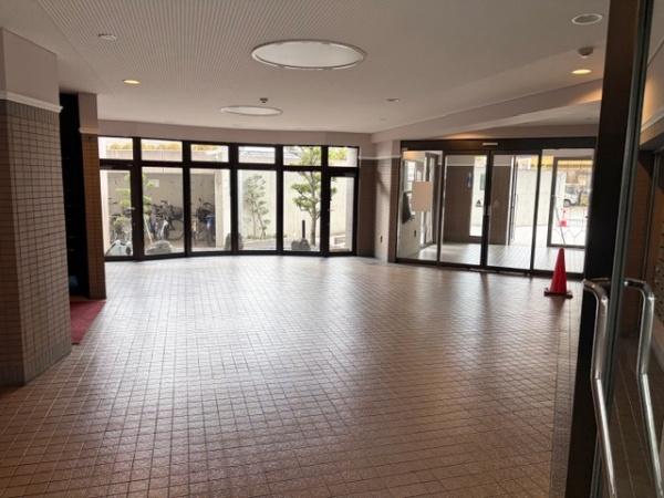 ���r�[ �������ɂ��ӂꂽ�G���g�����X���r�[�ł���