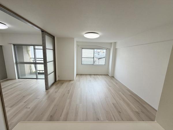 ���r���O -