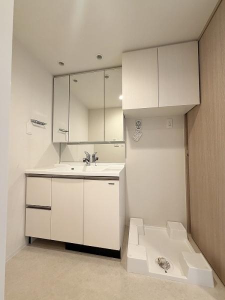 ���ʑ�E���ʏ� ���@�\�I�ł���Ȃ���V���v���ȃX�^�C���̐��ʉ��ϑ�� 