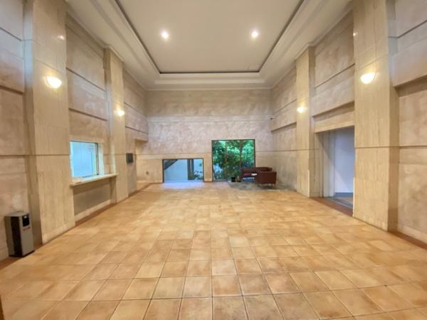 ���r�[ �������ɂ��ӂꂽ�G���g�����X���r�[�ł���