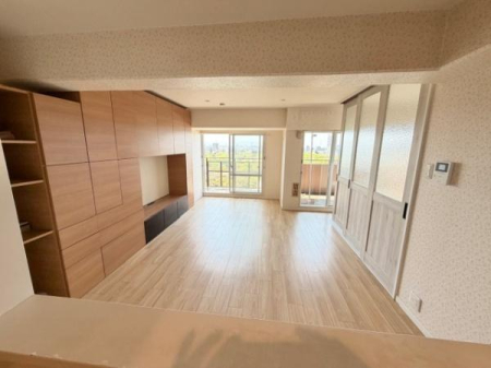 ���r���O �L�b�`������̃��r���O�@���ʐ^�͉��H���Ă���܂��B