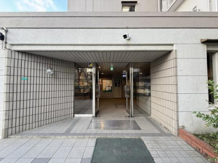 �G���g�����X �Ǘ��l���ΊǗ��A�ԁX�ɍʂ�ꂽ�G���g�����X�Ƃ�����Ǝ���ꂳ��Ă��܂��B