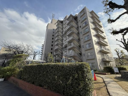 ���̑����n �k��10�������ɃR���r�j�G���X�X�g�A�A�X�[�p�[�A�X�֋ǁA�N���j�b�N�A�h���b�O�X�g�A�Ȃǂ̐����{�݂��͂��߁A�����̈��H�X�A�����̐f�ÉȂƋ~�}�O���A���@�ݔ��̂���a�@���������̗��֐��������Z��