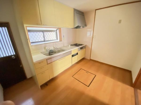 ���r���O 6���̃_�C�j���O�L�b�`��