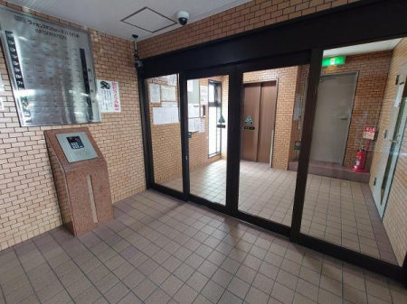 �G���g�����X �I�[�g���b�N�ݔ���h�ƃJ�����̐ݒu������Z�L�����e�B�[�ʂł����S���ĕ�点��Z�܂�