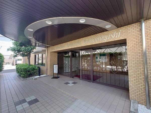 �G���g�����X �������ɂ��ӂꂽ�G���g�����X���r�[�ł���