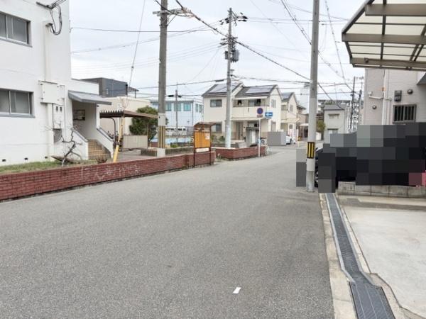 �O�ʓ��H�܂ތ��n�ʐ^ ��ʓ��H�̊p�Ƃł��B