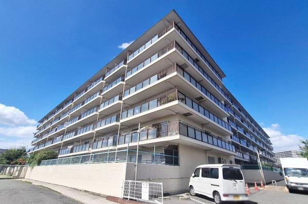 ���n�O�ώʐ^ �����̓R�̎��^�Ɍ��Ă��A�R�̎��̏c�̕����ɂ���Z�˂͓�����o���R�j�[�ŁA�R�̎��̏�ӕ����ɓ�����Z�܂��͓������A�R�̎��̉��ӕ����ɂ���Z�˂͐������o���R�j�[�B�R�̎��̒��������͒��ԏ�
