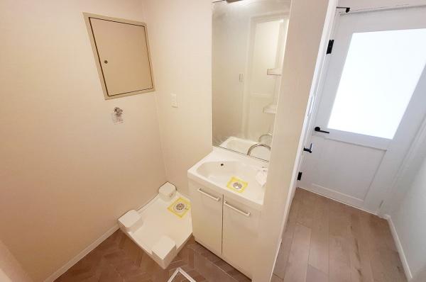 ���ʑ�E���ʏ� �@�\�I�ł���Ȃ���V���v���ȃX�^�C���̐��ʉ��ϑ�� 