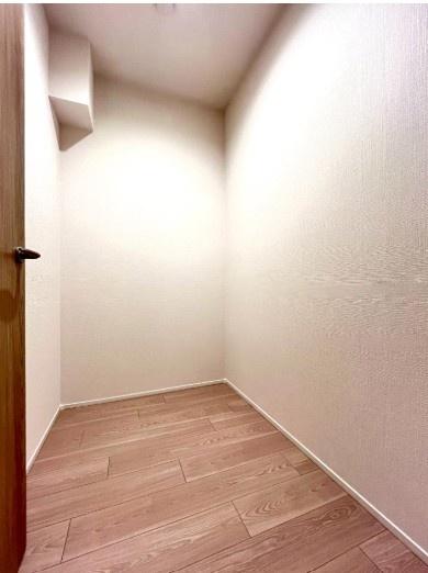 ���[ �N���[�[�b�g�͎��[�͂�����A�Ƌ���������ɒu���Ȃ��Ă��Еt�����o���A���������L���g���܂��ˁB