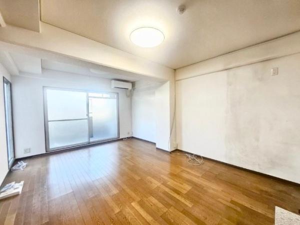 ���r���O -