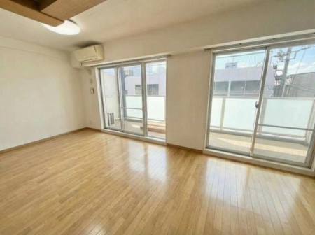 ���r���O �L�b�`������̃��r���O�@���ʐ^�͉��H���Ă���܂��B