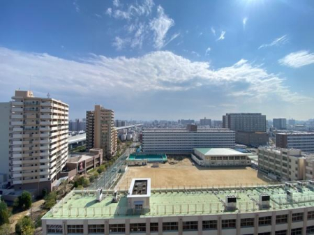 �Z�˂���̒��]�ʐ^ �o���R�j�[����̒��]�ʐ^�ł���