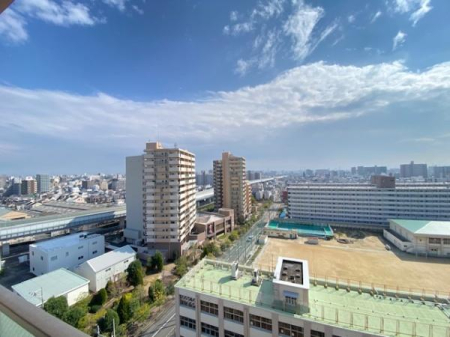 �Z�˂���̒��]�ʐ^ �o���R�j�[����̒��]�ʐ^�ł���