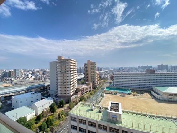 �Z�˂���̒��]�ʐ^ �o���R�j�[����̒��]�ʐ^�ł���