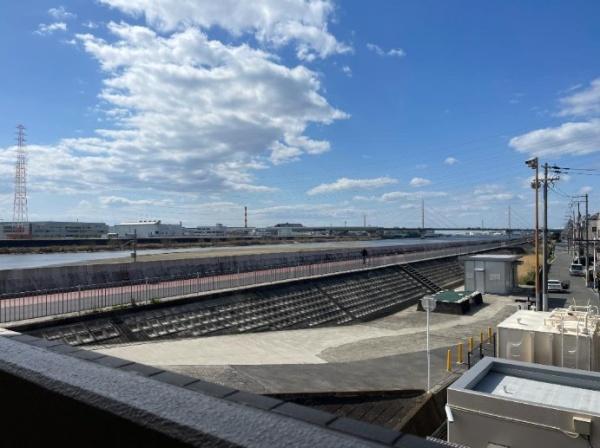 �Z�˂���̒��]�ʐ^ �o���R�j�[����̒��]�ʐ^�ł��B