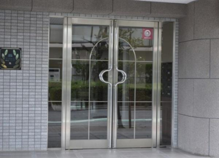 �G���g�����X �������ɂ��ӂꂽ�G���g�����X���r�[�ł���