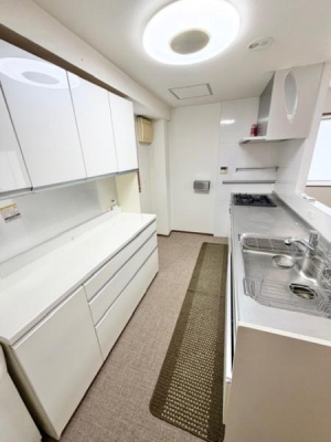 �L�b�`�� �J�b�v�{�[�h�t�̃L�b�`���X�y�[�X�@���ʐ^�͉��H�������Ă��܂��B