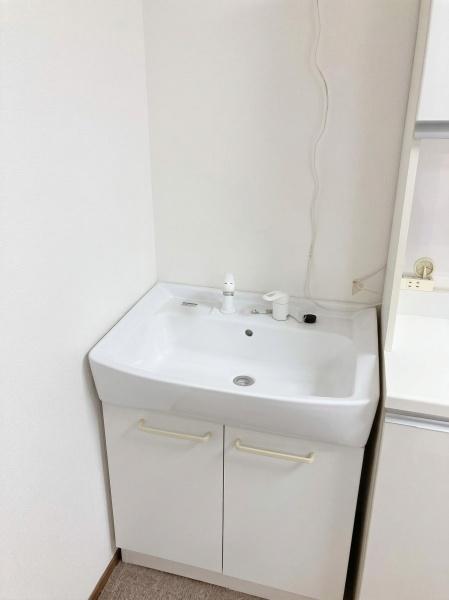 ���ʑ�E���ʏ� �@�\�I�ł���Ȃ���V���v���ȃX�^�C���̐��ʉ��ϑ�B ���ʐ^�͉��H�������Ă��܂��B