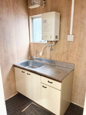 ���̑����� �~�j�L�b�`���t���@���ʐ^�͉��H�������Ă��܂��B