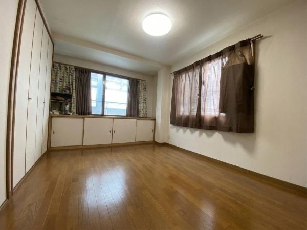 �m�� ���ʐ^�͉Ƌ�������H���Ă���܂��B