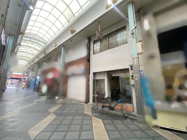 �O�ʓ��H�܂ތ��n�ʐ^ ���X�X�i�A�[�P�[�h�j���ł���