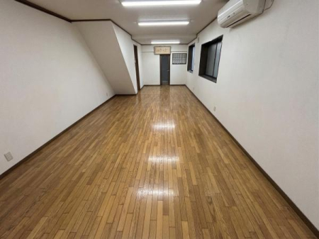 ���r���O -
