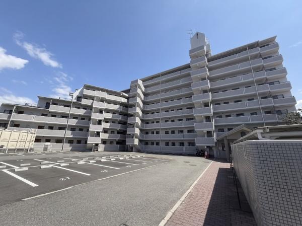 ���n�O�ώʐ^ ��C�d�S������u�����v�w����k��11���̏ꏊ�ɗ��n���Ă��܂��B���ӂɂ̓X�[�p�[���Ë@�ցA�c�t���E���w�Z�E���w�Z�A���c�̃X�|�[�c�{�݁A�傫�Ȓr�̂�������Ȃǂ�����A��炵�₷�����ł��B