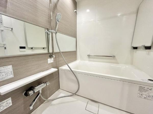 ���� ����̔��������L�X�Ƃ����o�X���[���I