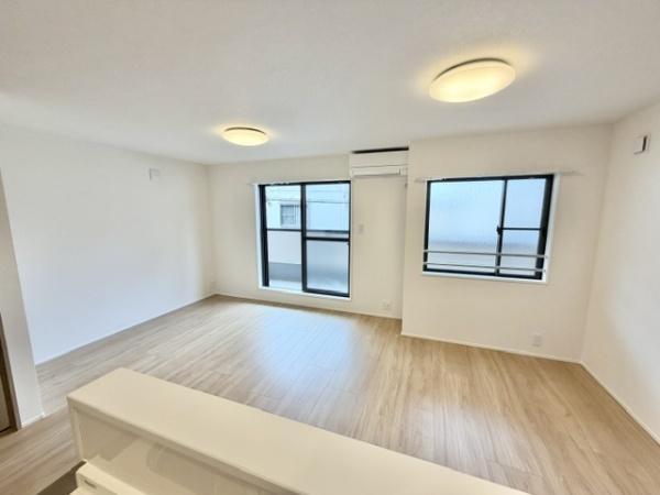 ���r���O �L�b�`�����烊�r���O�̒��]