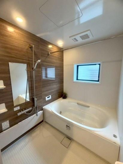 ���� ����̔��������L�X�Ƃ����o�X���[���I