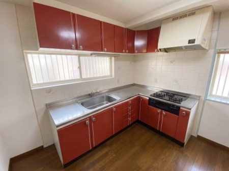 �L�b�`�� ���ʐ^�͉Ƌ�������H���Ă���܂��B