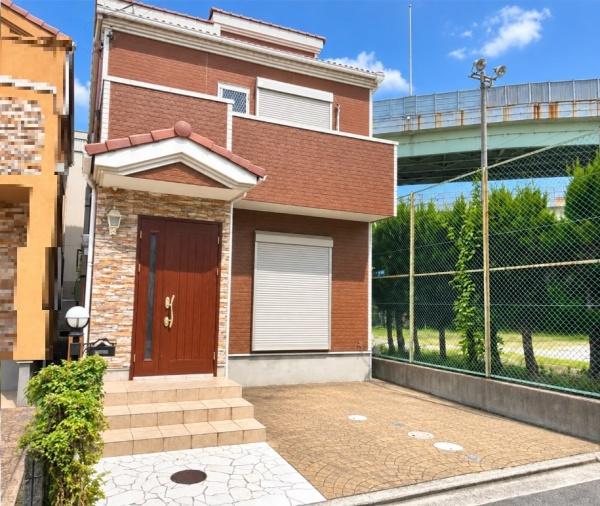 ���n�O�ώʐ^ ��C�{���u��v�w�k��11���I�y�n�ʐ�108.36����(��32.78��)�A�����ʐ�94.77����(��28.67��)�����R�n�ɂ��ړ������K�I���ԃX�y�[�X�Q��\�������n�����H�ɂ����q�l�����S��