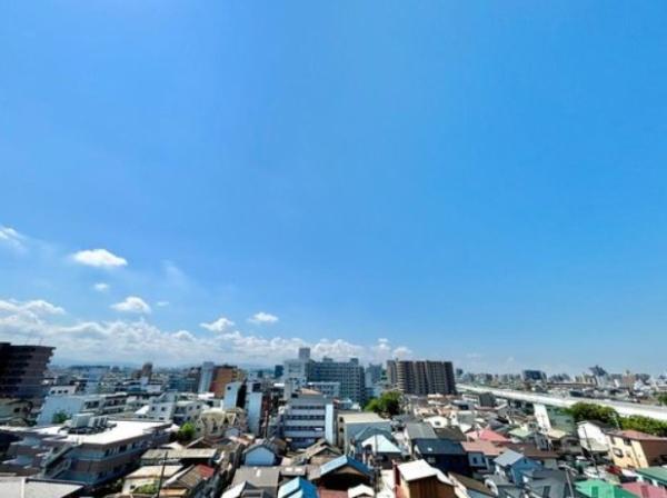 �Z�˂���̒��]�ʐ^ �o���R�j�[����̒��]�ʐ^�ł���