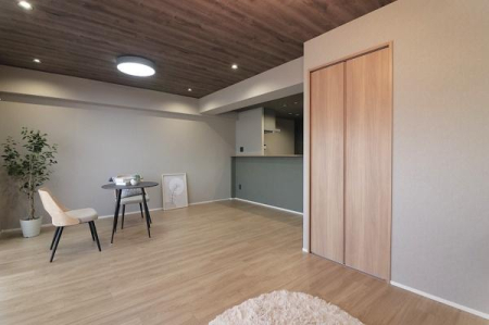 ���r���O -